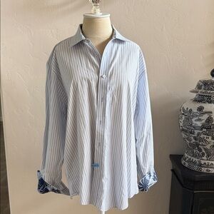 Jhane Barnes 100% cotton blue stripe w/tropical accents button up shirt L Slim